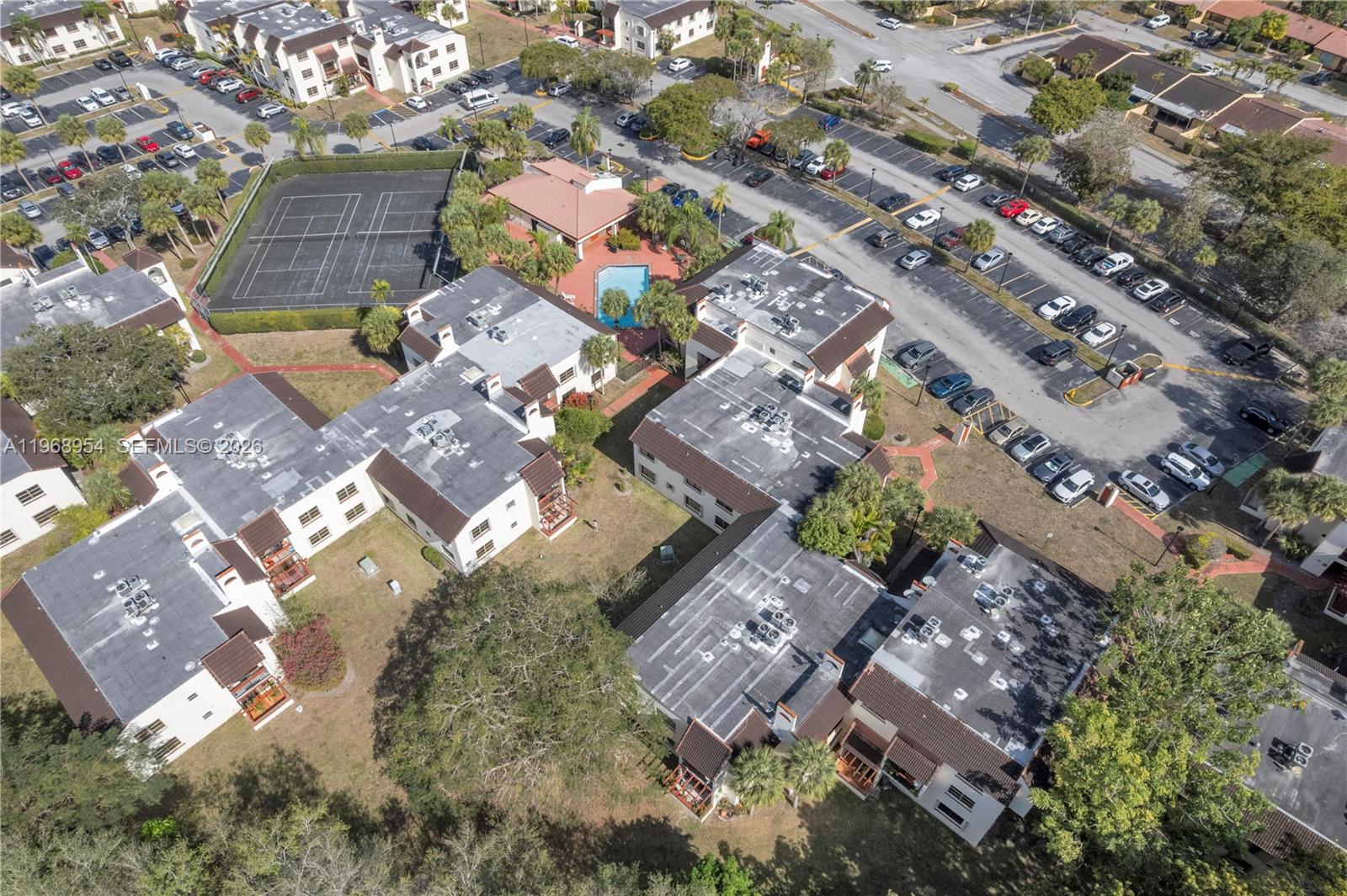 LAGO DEL REY CONDO #1 - Residential