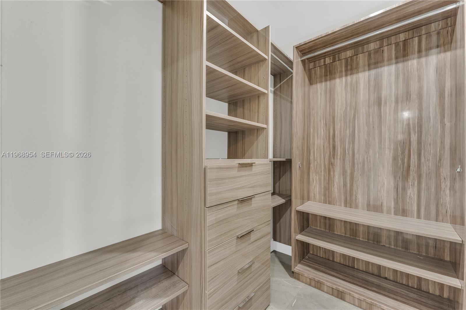 LAGO DEL REY CONDO #1 - Residential