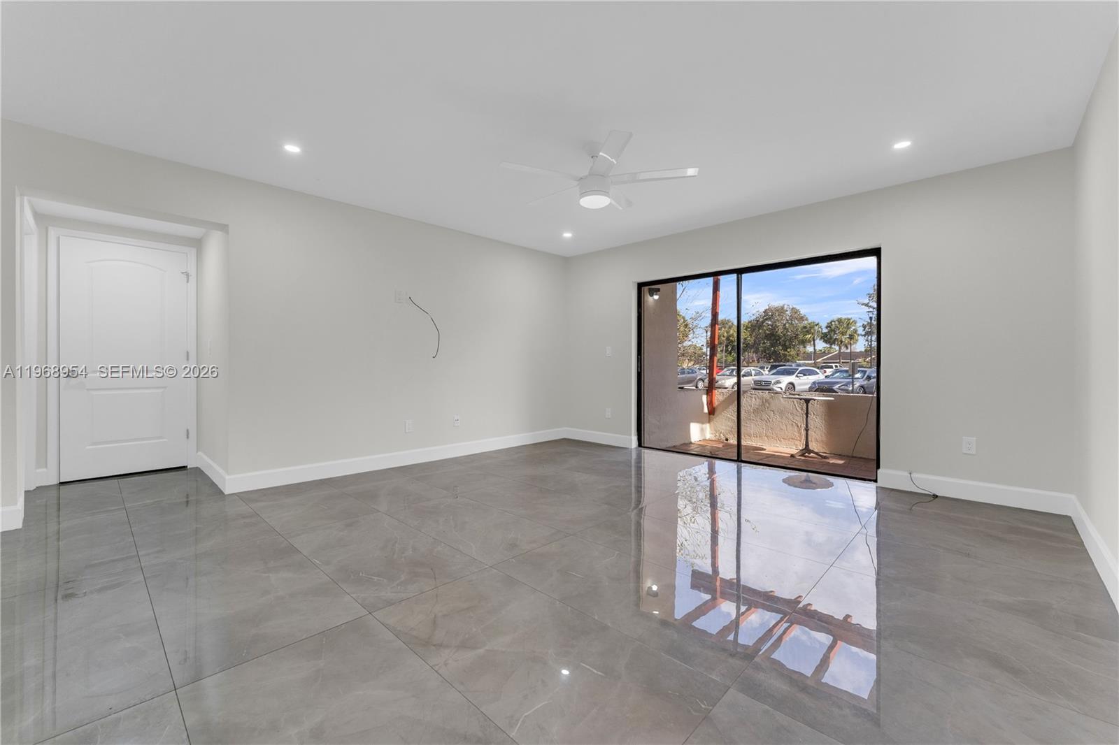 LAGO DEL REY CONDO #1 - Residential