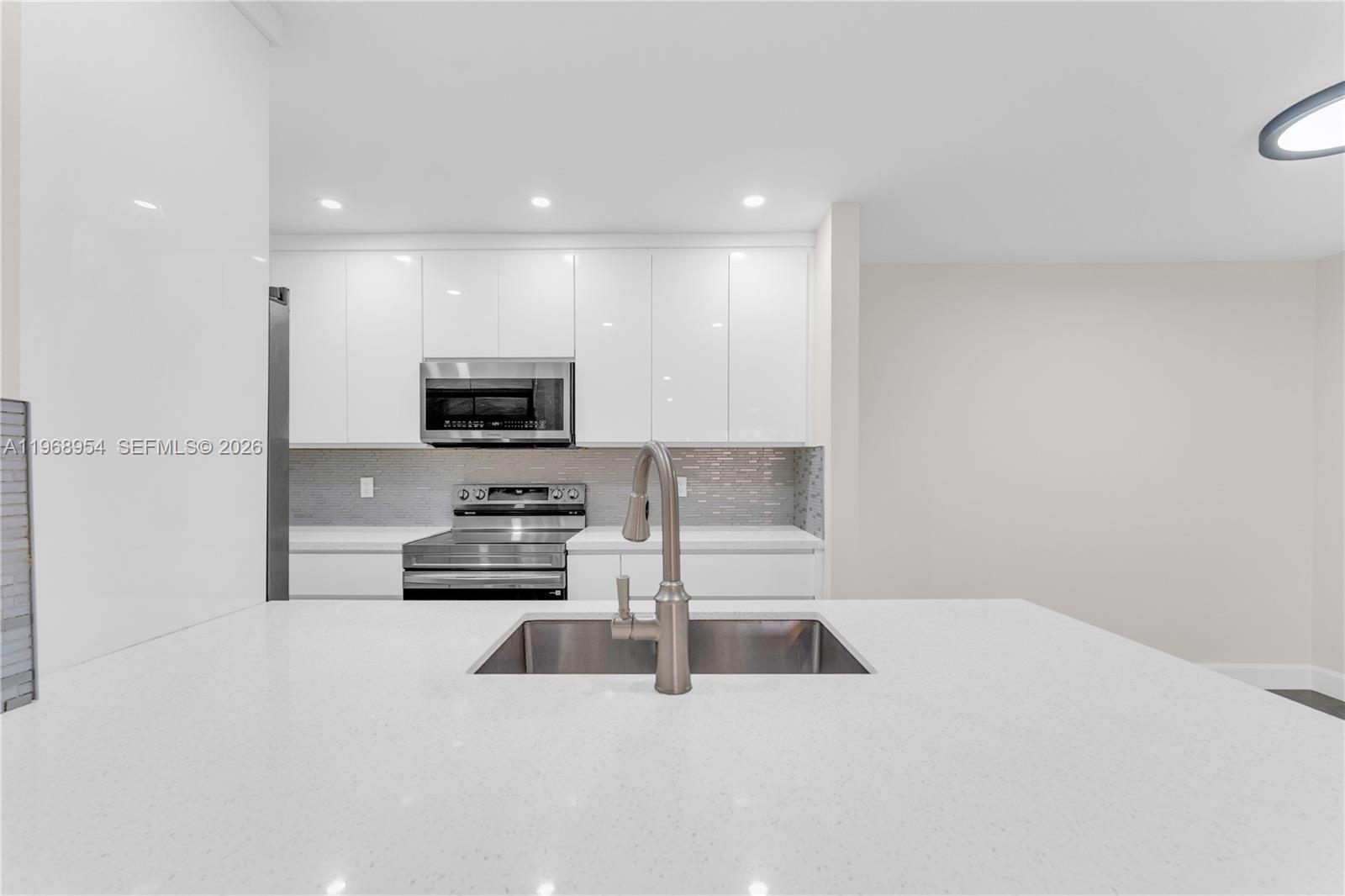 LAGO DEL REY CONDO #1 - Residential