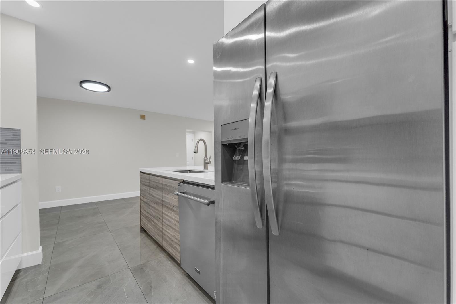 LAGO DEL REY CONDO #1 - Residential