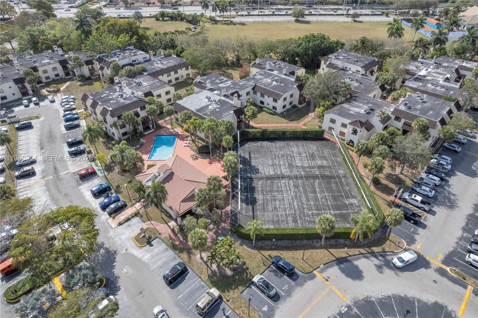 LAGO DEL REY CONDO #1 - Residential