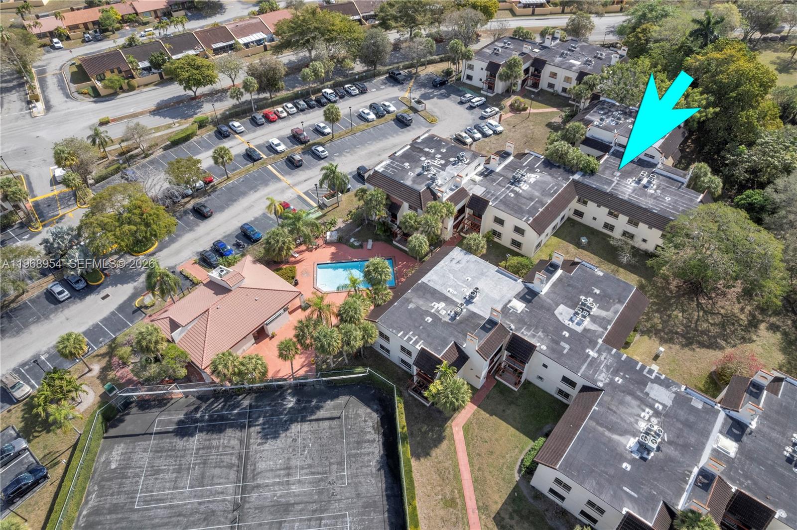 LAGO DEL REY CONDO #1 - Residential