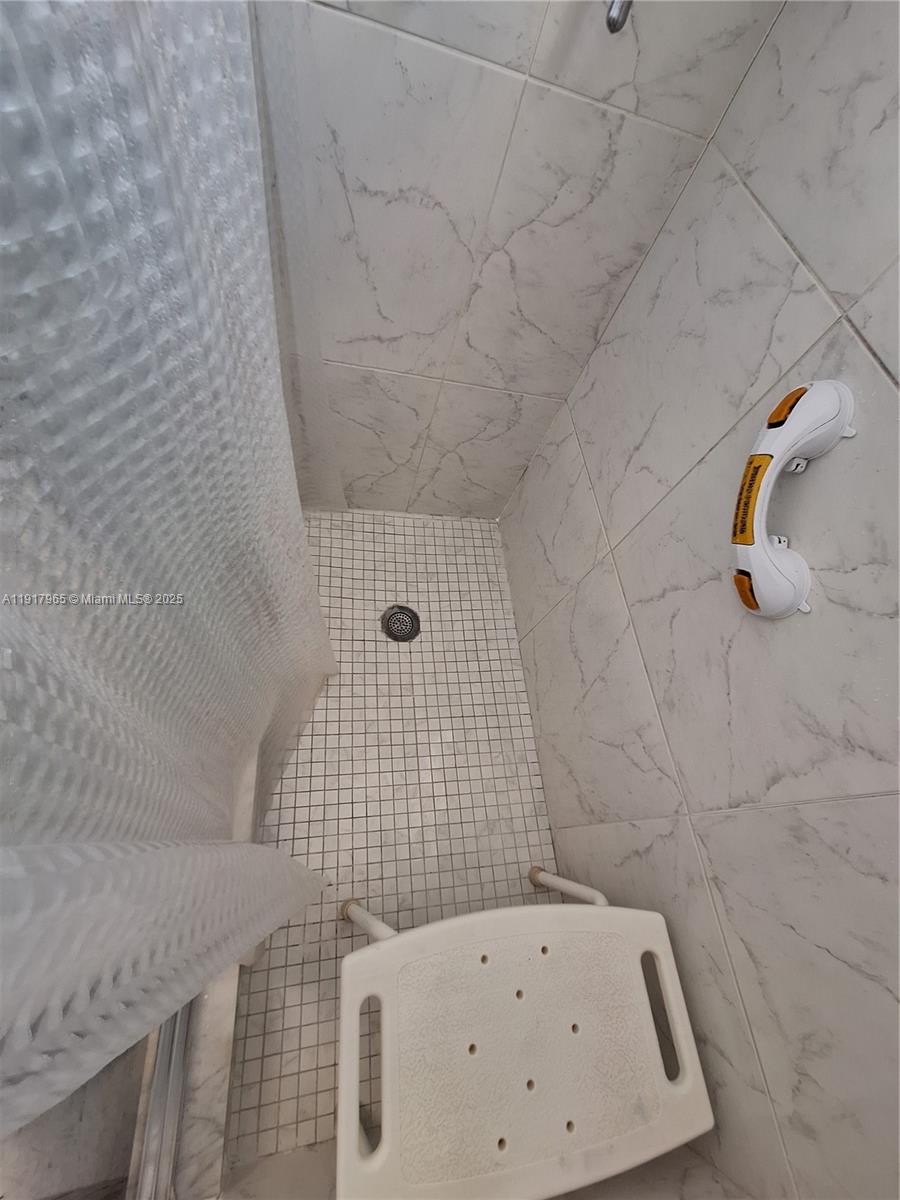 MEADOWBROOK LAKES CONDO - Residential