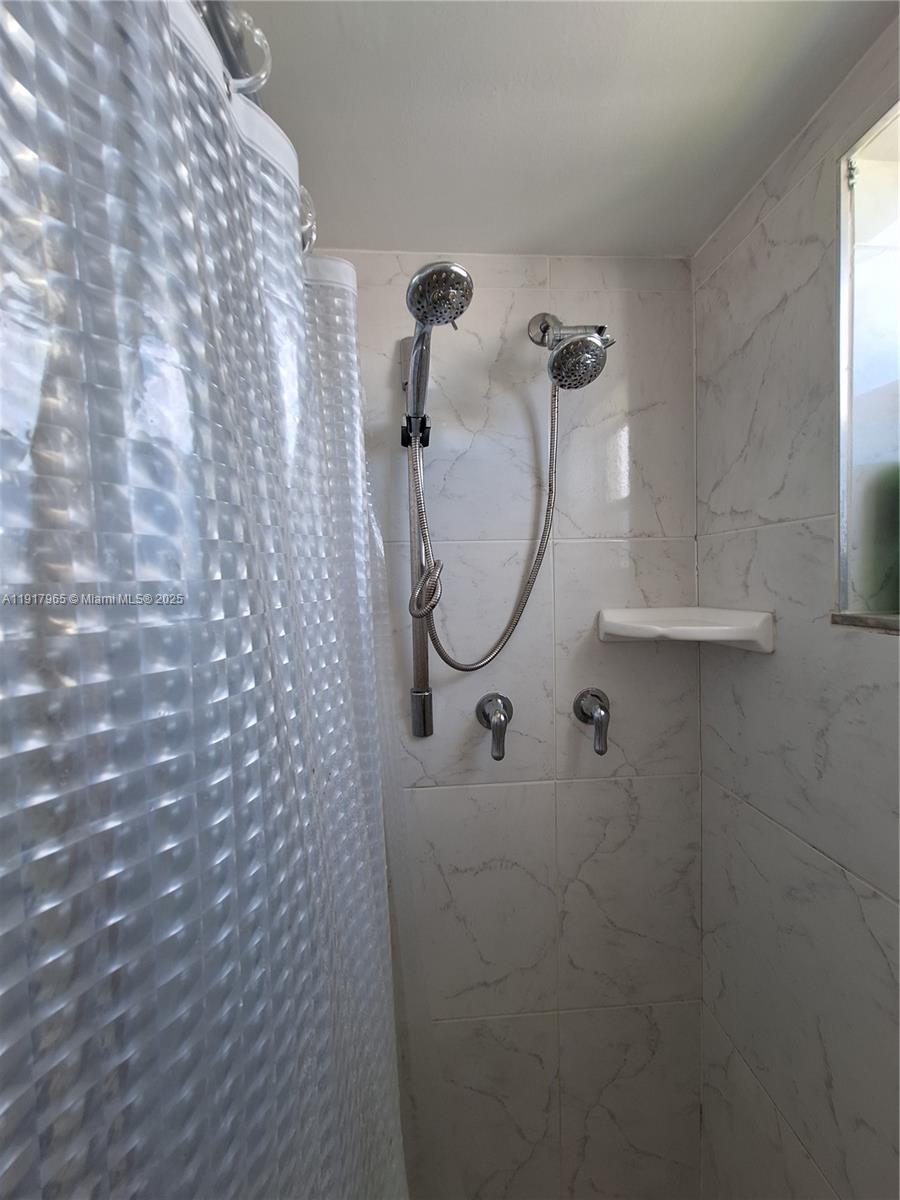 MEADOWBROOK LAKES CONDO - Residential