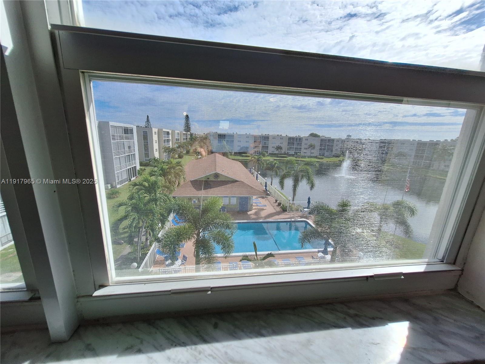 MEADOWBROOK LAKES CONDO - Residential