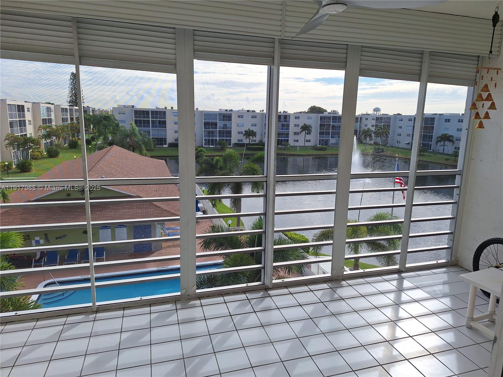 MEADOWBROOK LAKES CONDO - Residential