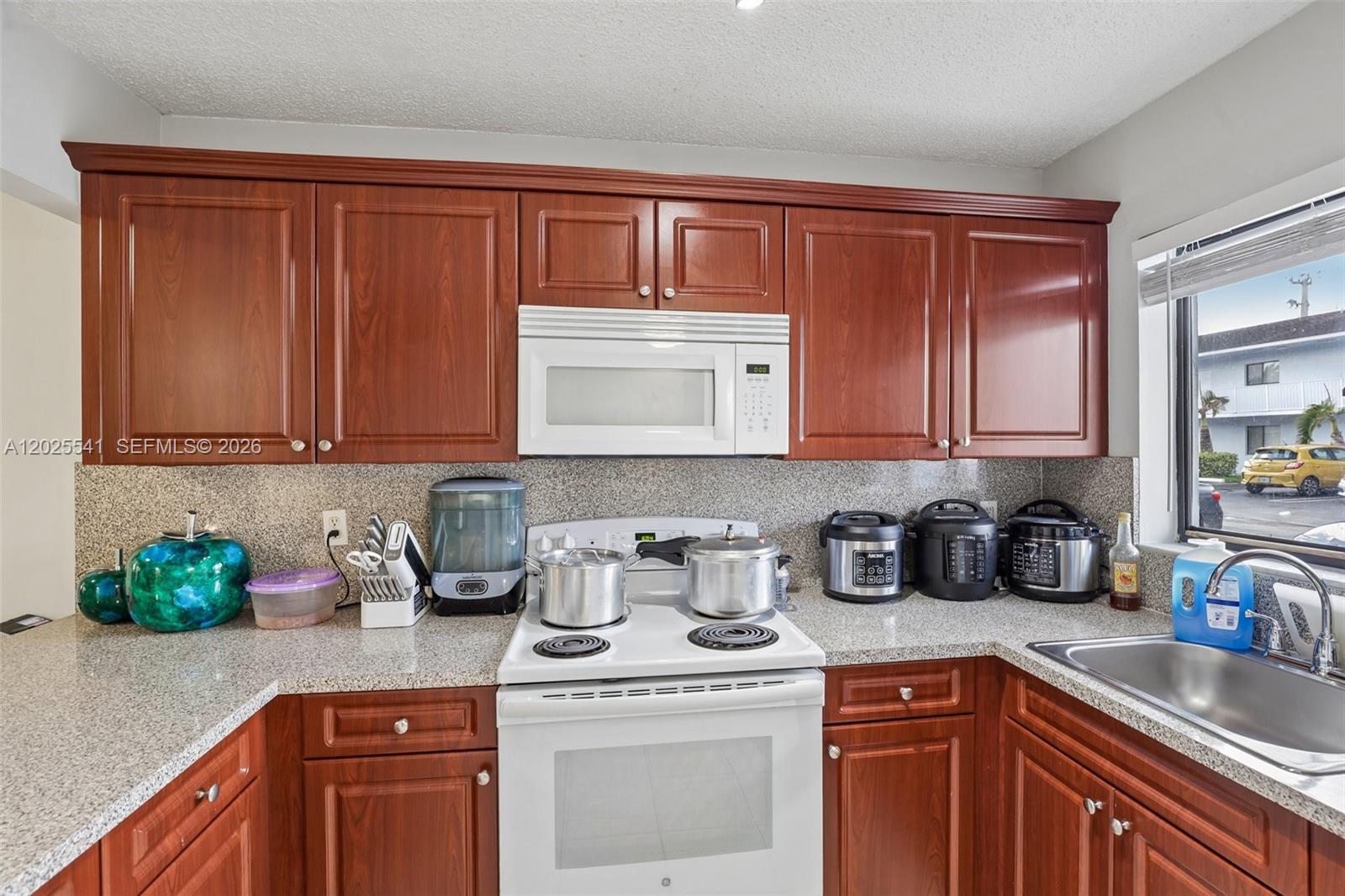 VILLAMORE CONDO - Residential