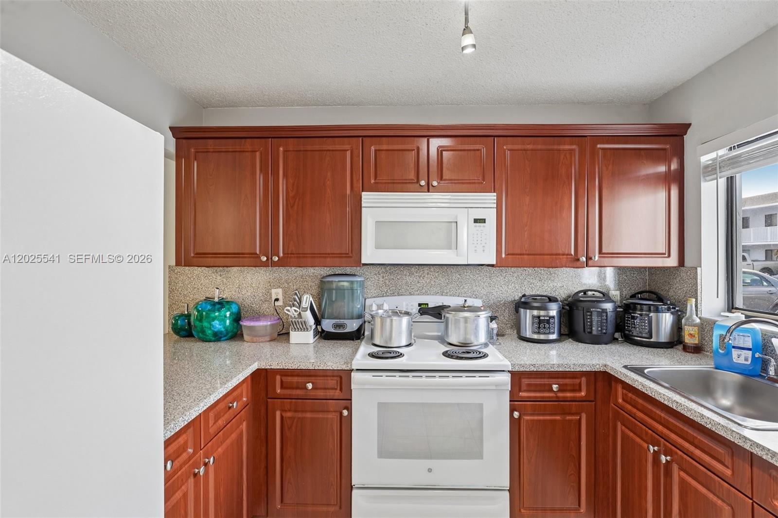 VILLAMORE CONDO - Residential
