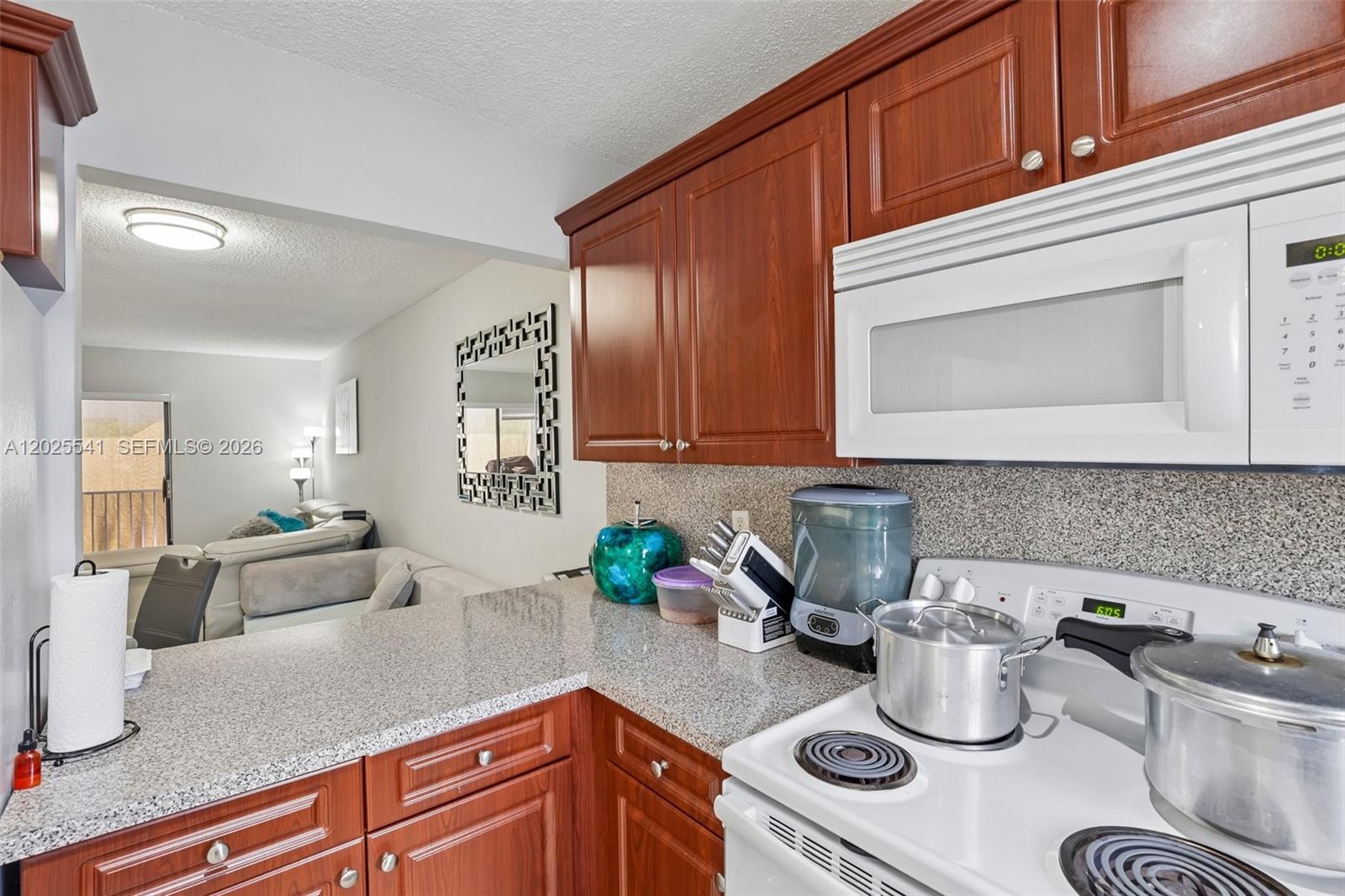 VILLAMORE CONDO - Residential