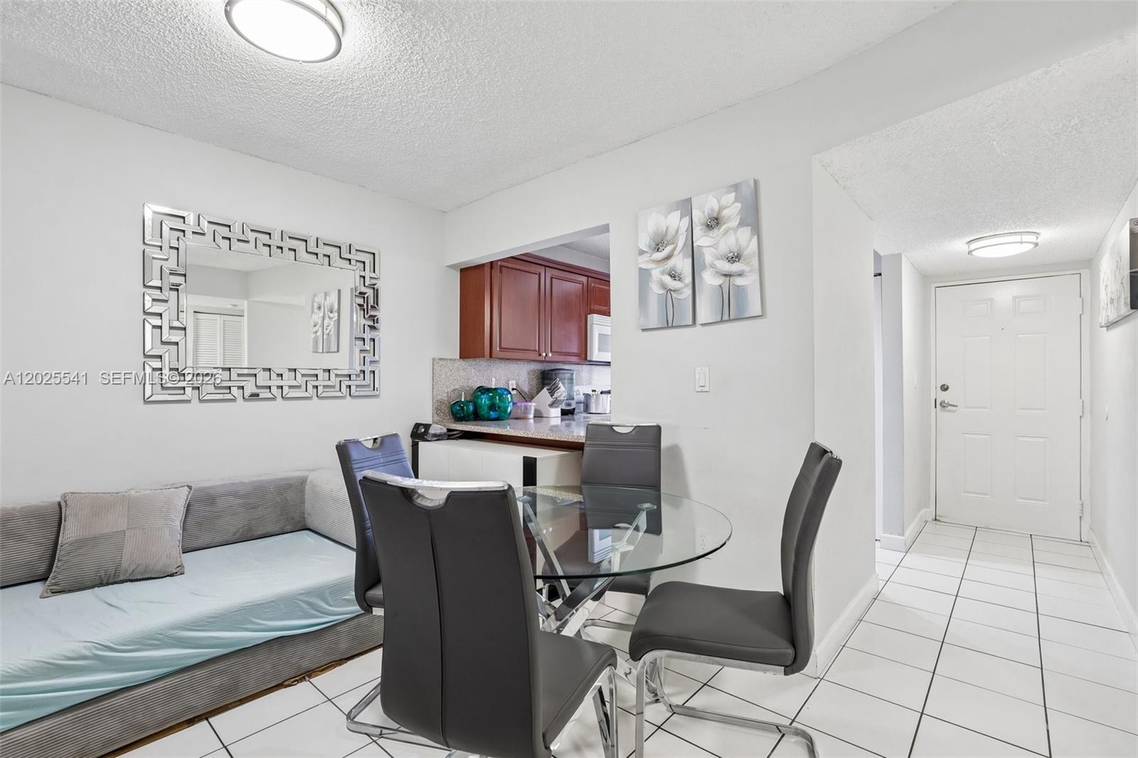 VILLAMORE CONDO - Residential