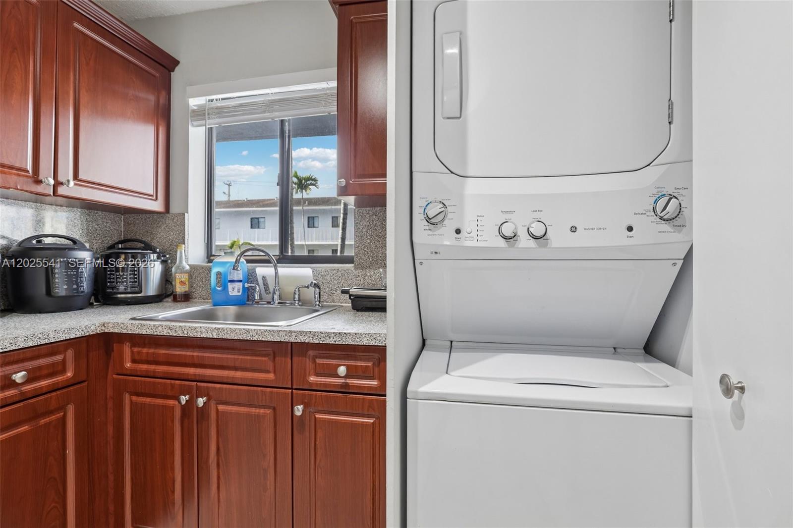 VILLAMORE CONDO - Residential