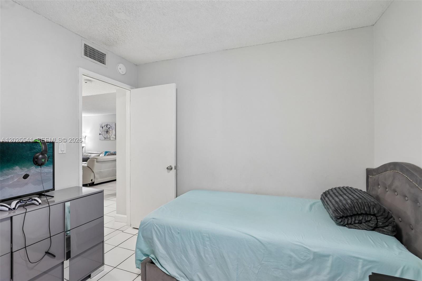 VILLAMORE CONDO - Residential