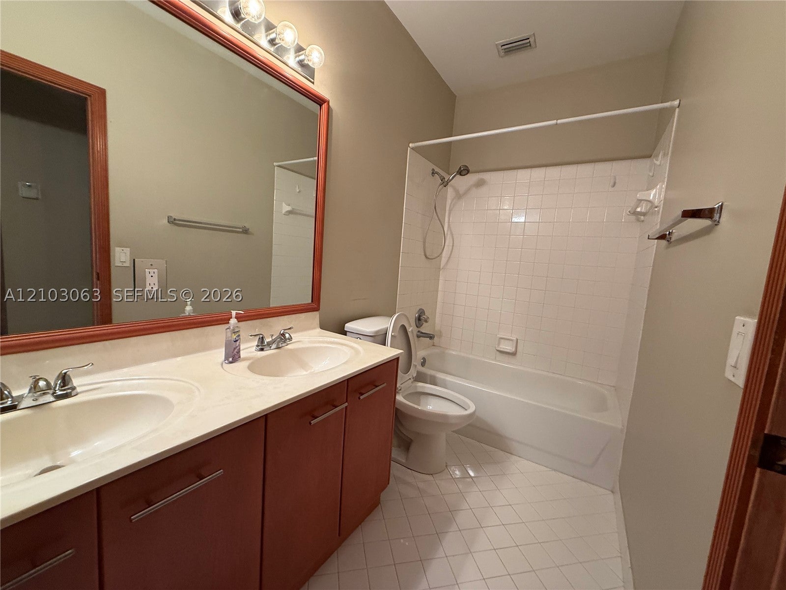 1319 Camellia Cir