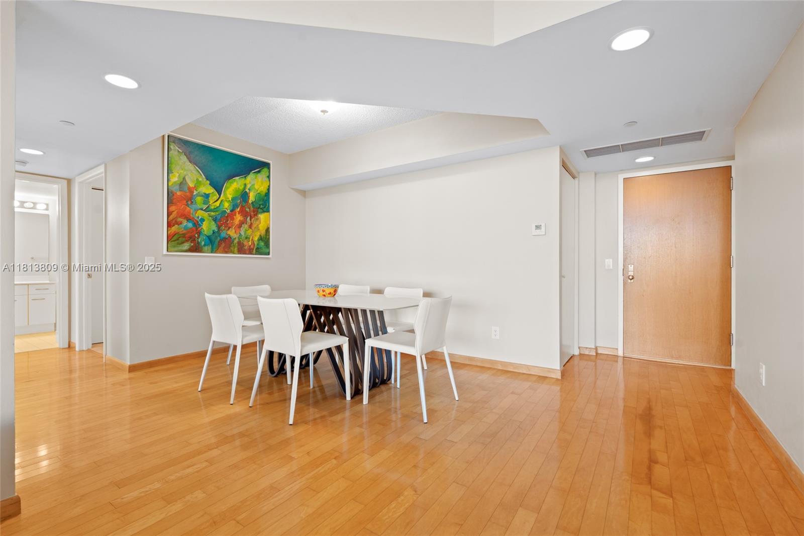 21205 Yacht Club Dr 707