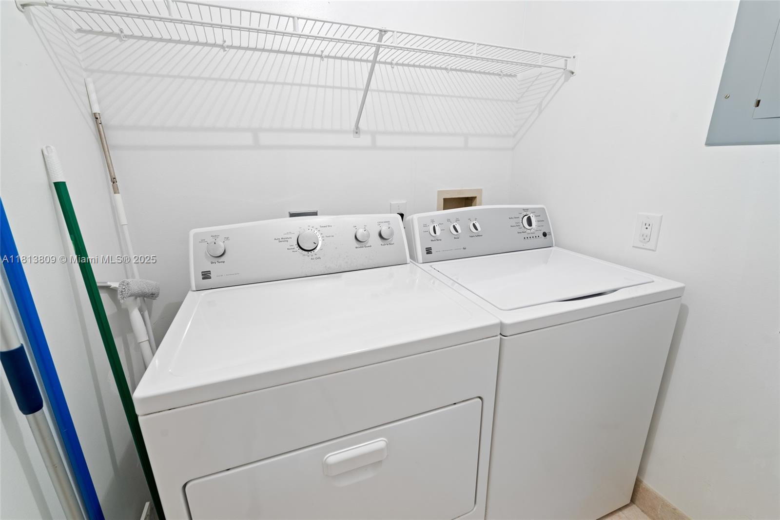 NORTH TOWER AT THE POINT - Residential