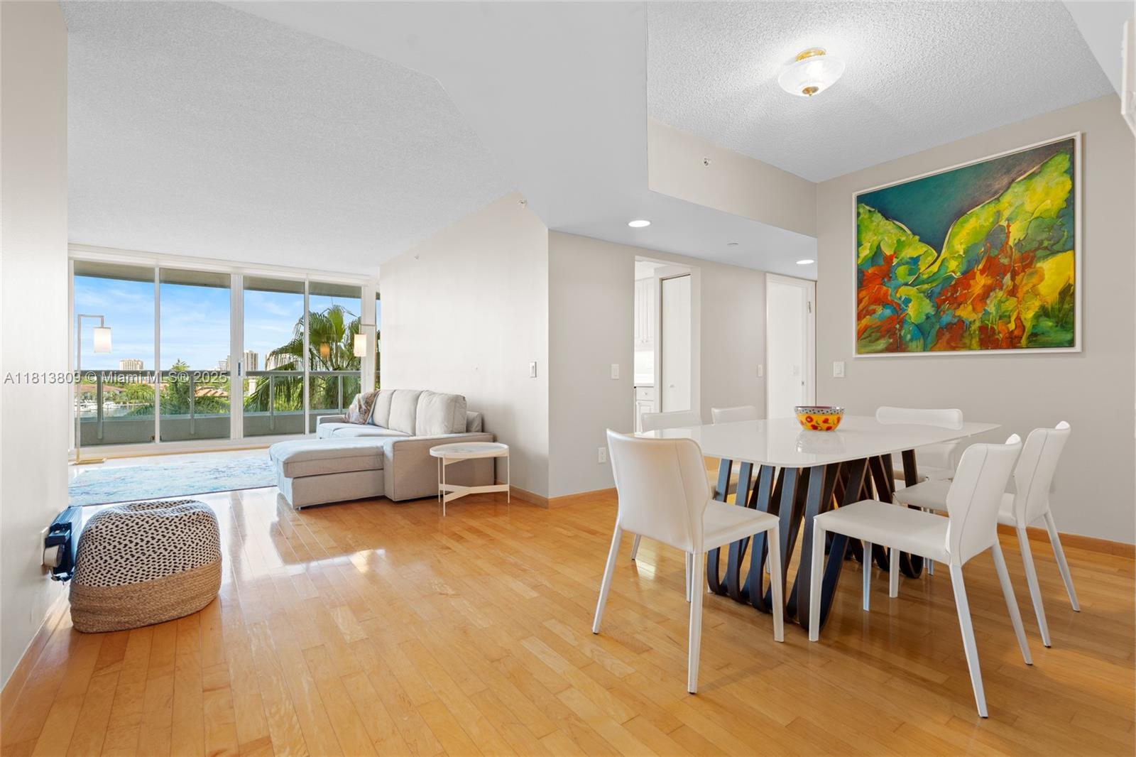 Property for Sale at 21205 Yacht Club Dr 707, Aventura, Miami-Dade County, Florida - Bedrooms: 2 
Bathrooms: 2  - $599,000