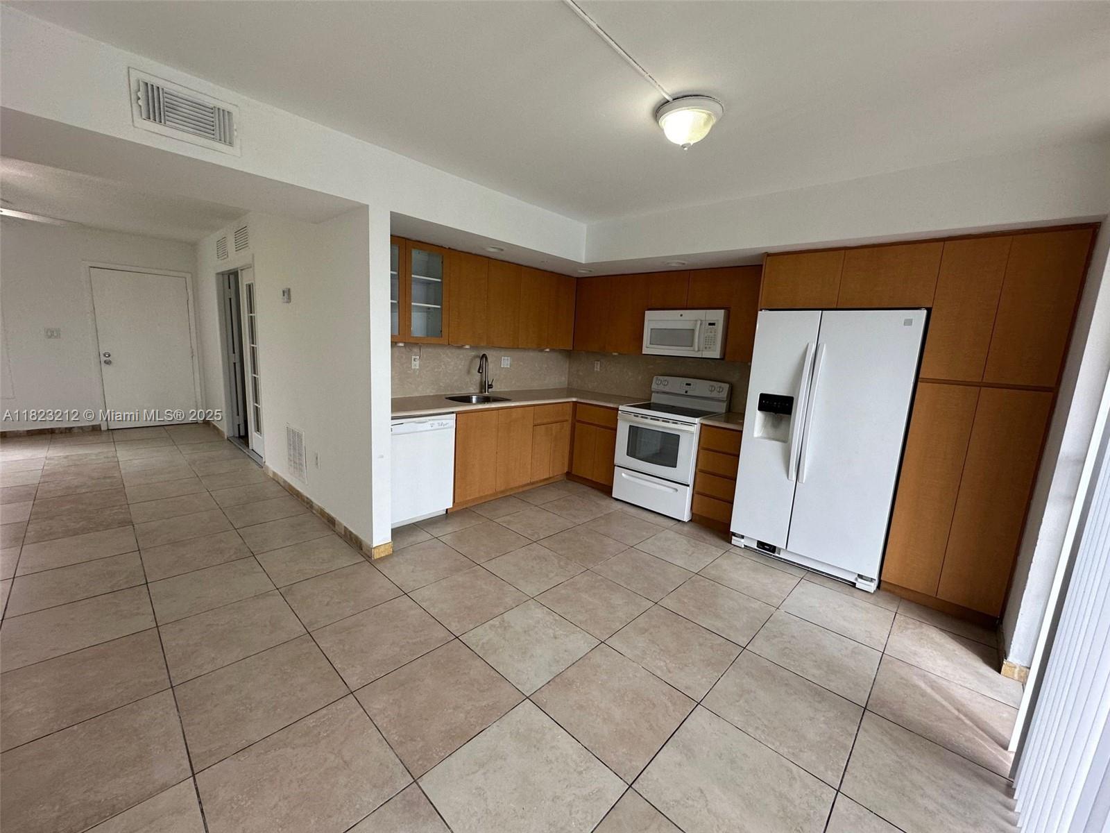 8700 Sw 133rd Ave Rd 312, Miami, Broward County, Florida - 3 Bedrooms  
2 Bathrooms - 