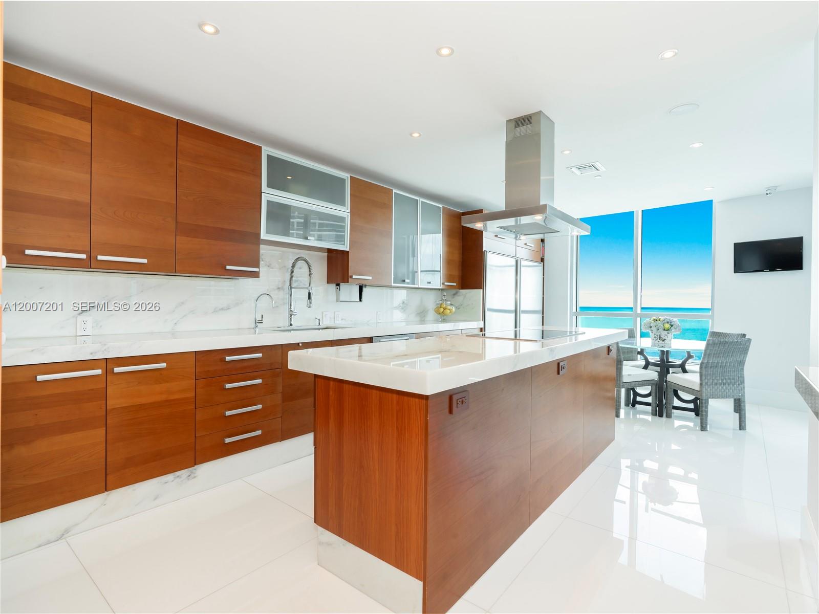5959 Collins Ave 906