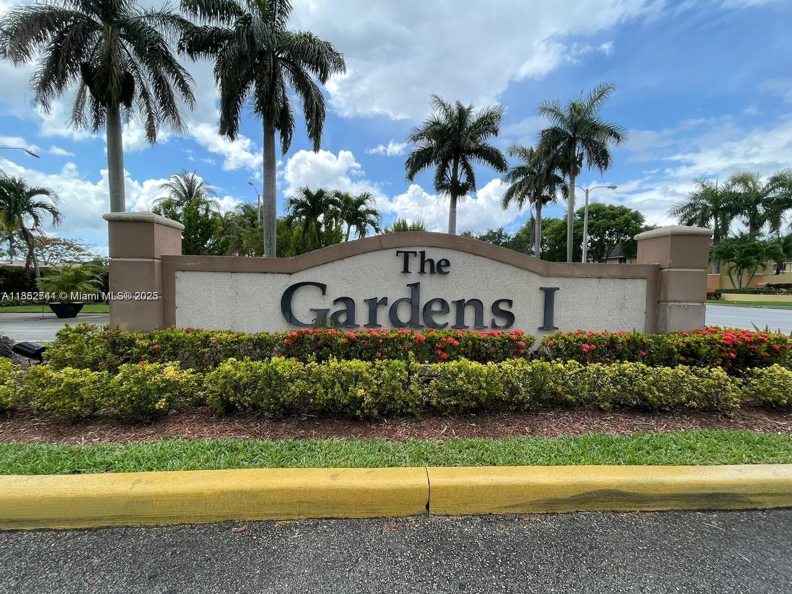 Fantastic corner unit vacant and ready.Great location, and great amenities. Beautiful unit at Venetian gardens , 3- bedroom 2 bath on the first floor, very bright unit, tile throughout, lots of closet space, washer and dryer inside, near mall and major expressways, great location in Homestead, GATED COMMUNITY WITH BEAUTIFUL SWIMMING POOL