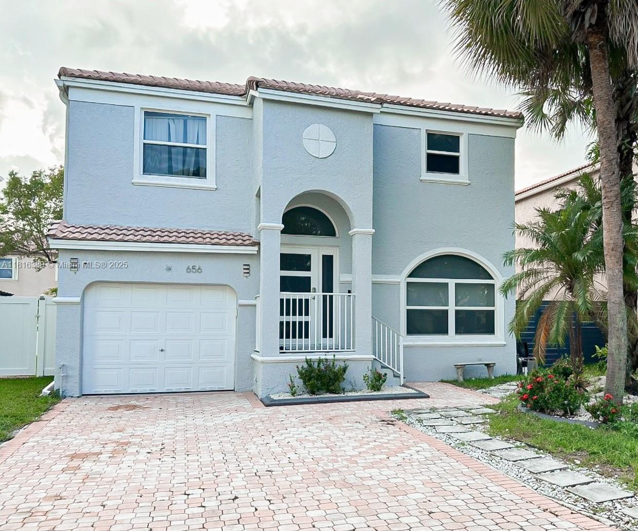 Rental Property at 656 Nw 157th Ave, Pembroke Pines, Miami-Dade County, Florida - Bedrooms: 3 
Bathrooms: 2  - $4,900 MO.