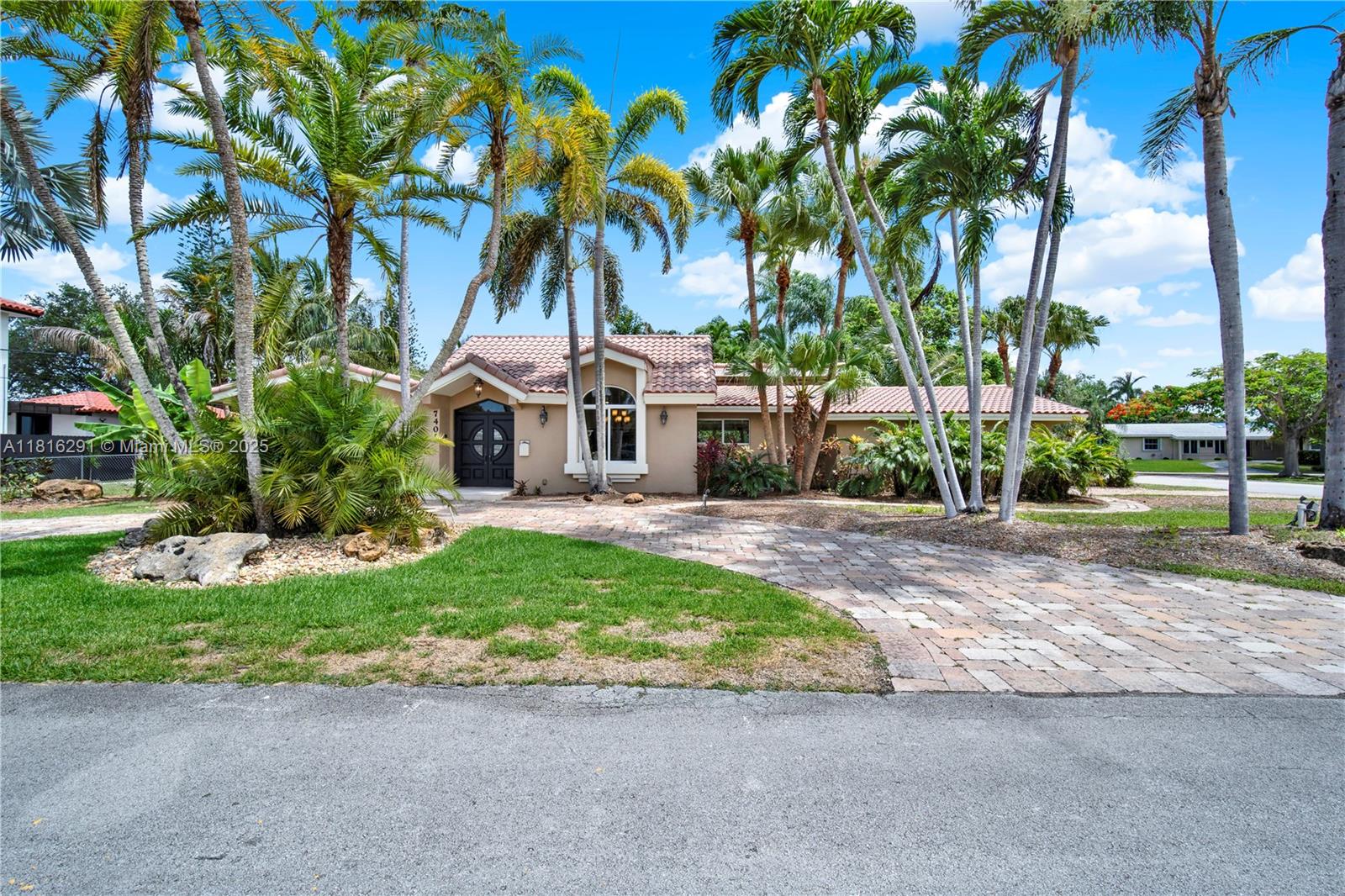 Short-term rental for 6 months and month-to-month after that * This open concept floor plan includes a spacious family room, dining & living rooms, plus a built-in bar, perfect for entertaining * Double door entry with vaulted ceilings and direct views to the pool, lagoon & patio area * This Pinecrest home sits on a corner lot with a circular driveway and a side-entry 2Car garage * A-rated school district * Shopping, dining & main arteries are a short drive away *