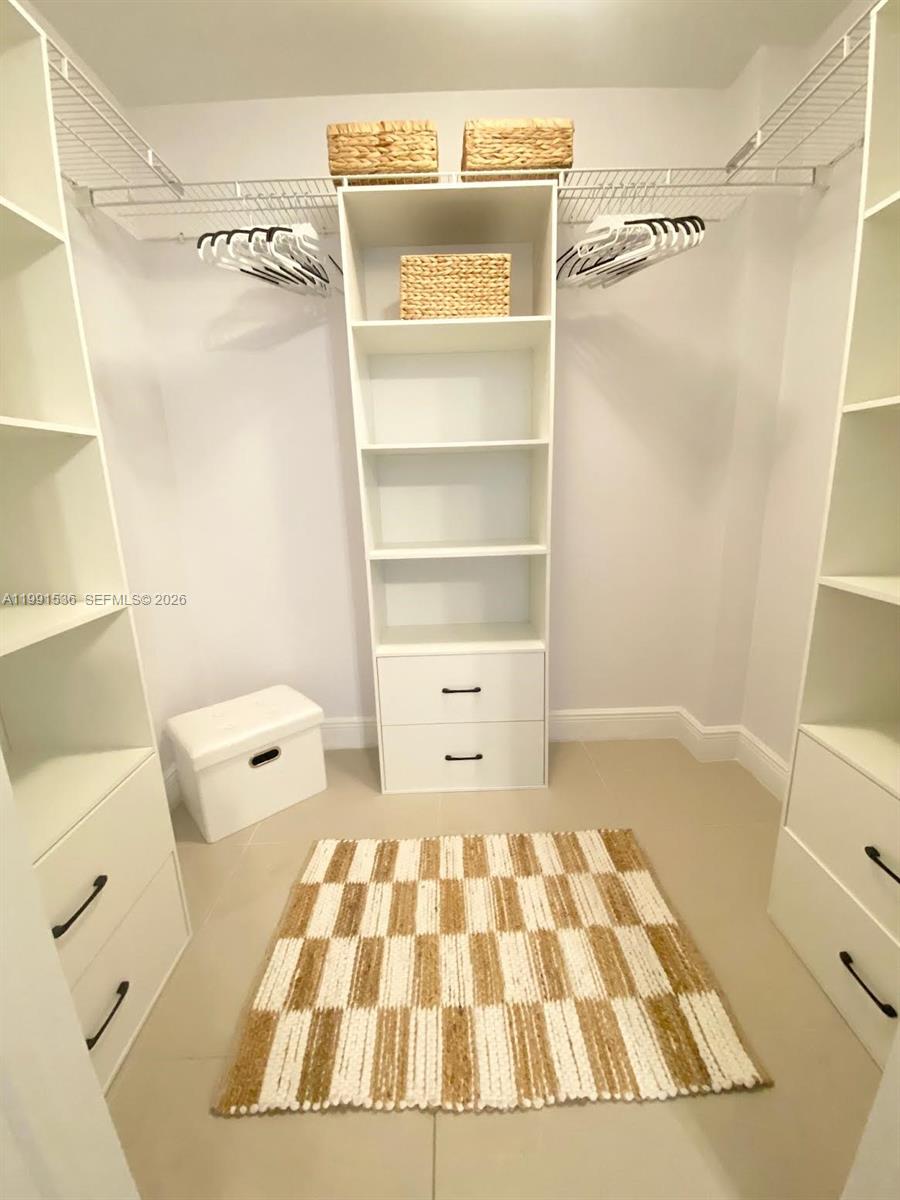 VIZCAYNE NORTH CONDO - Residential