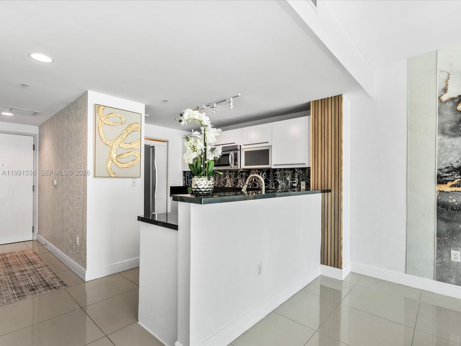 VIZCAYNE NORTH CONDO - Residential