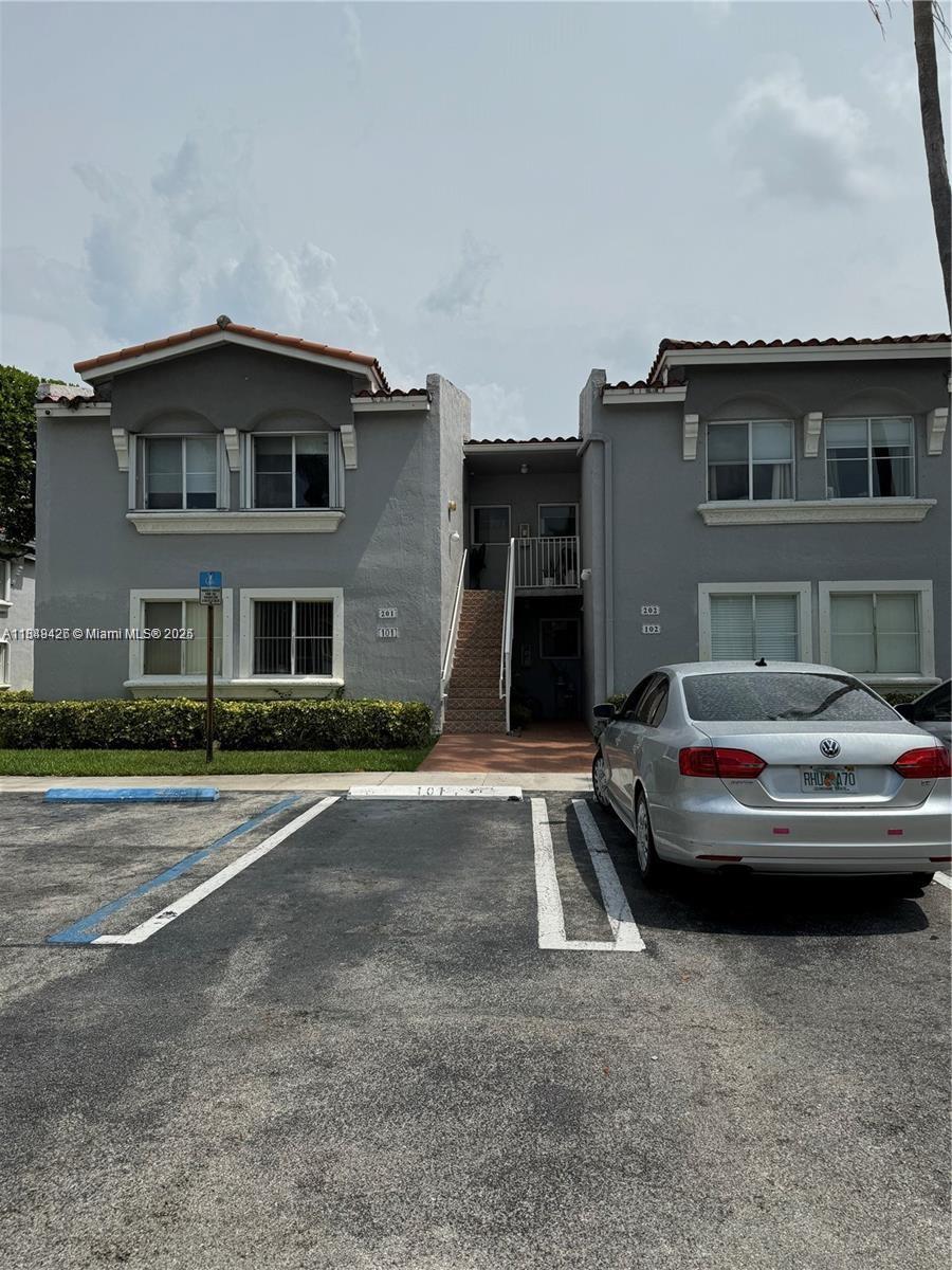 Spacious and updated, this 3-bedroom, 2-bathroom apartment is located in a quiet, gated community in one of Doral’s most desirable neighborhoods. Just minutes from top-rated schools, restaurants, shopping centers, and major highways, the location offers both convenience and quality of life.
Inside, you’ll find a well-designed layout with generous living space and plenty of natural light. Ideal for families or professionals looking for a comfortable and secure place to call home.
