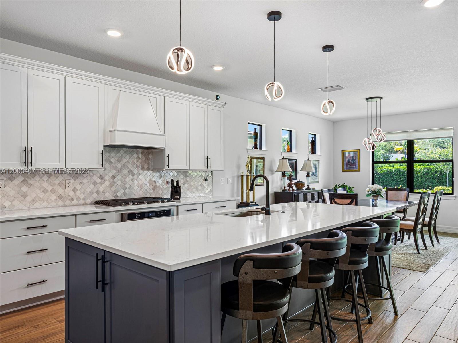 4569 N Silverwood Ln