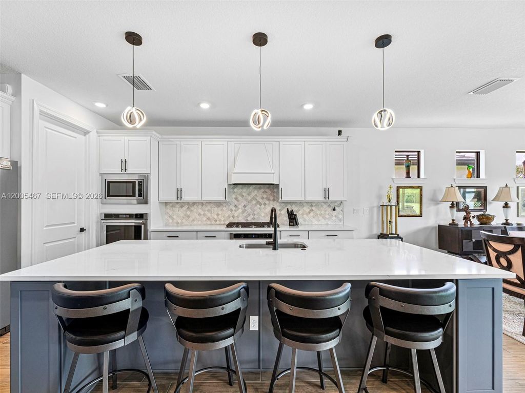 Photo of 4569 N Silverwood Ln, Oakland Park, FL 33309 (MLS # A12005467)