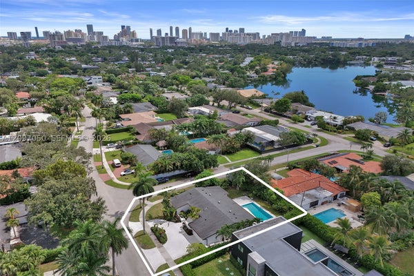 1990 NE 197TH TER, MIAMI, FL 33179 - Image 6785fd8b4e21dbdbb84fa2b194c472bd/1365476310