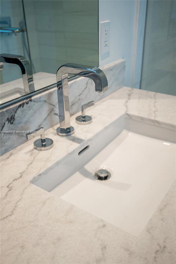 ESCOTTONIA PARK - Residential Lease