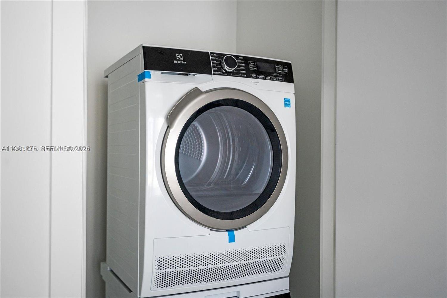 ESCOTTONIA PARK - Residential Lease