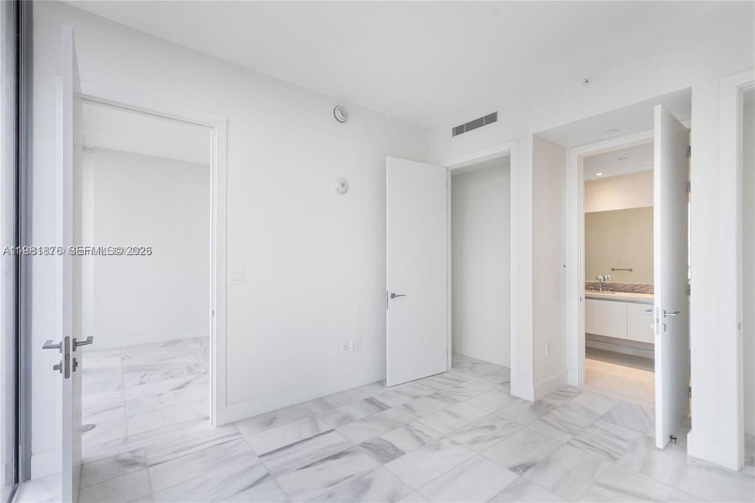 ESCOTTONIA PARK - Residential Lease