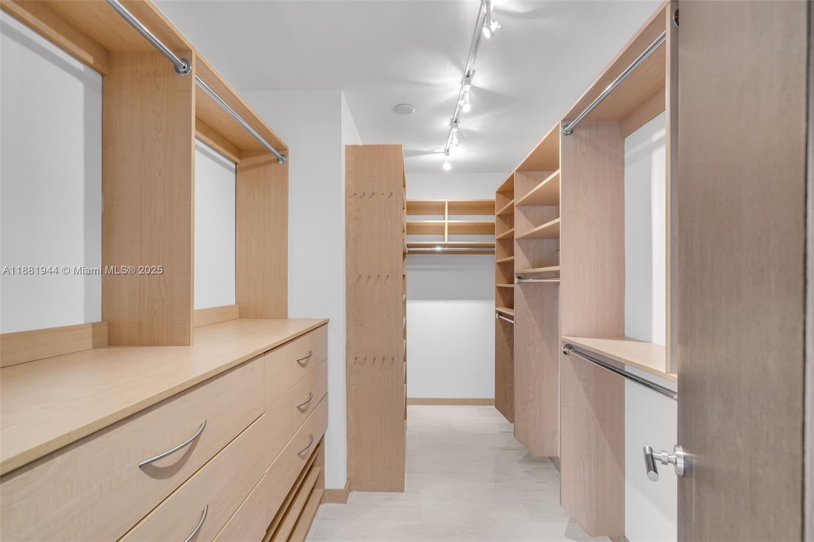 COMMODORE CLUB WEST CONDO - Residential