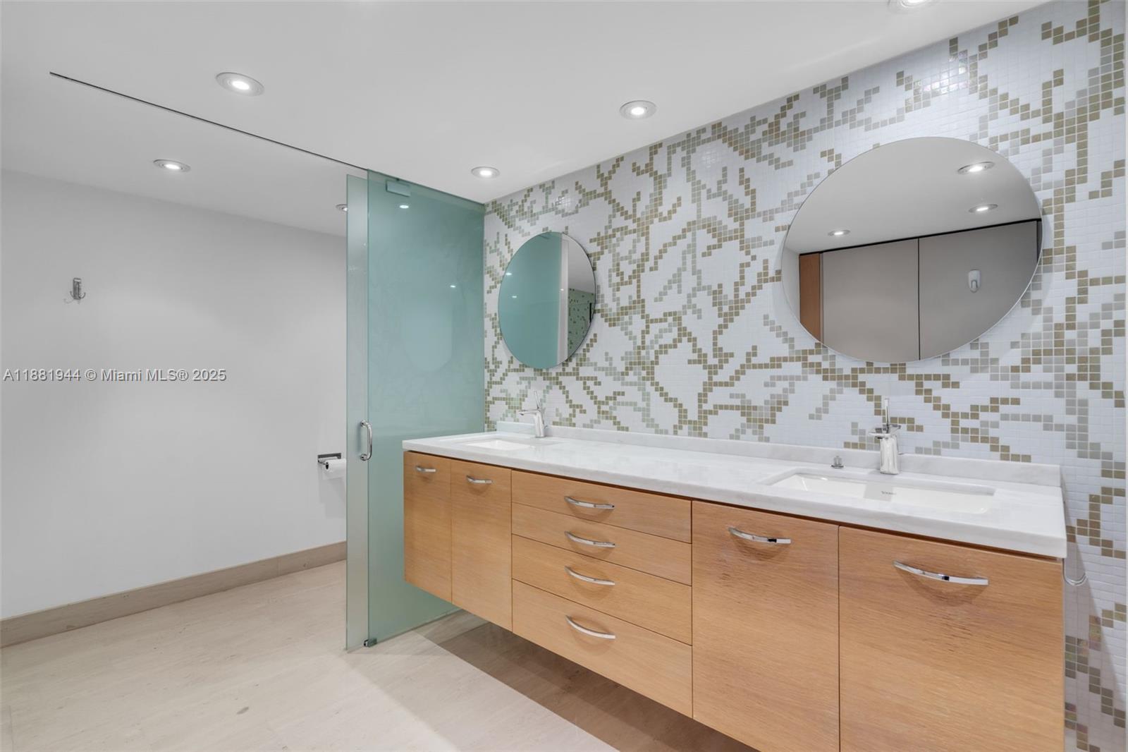 COMMODORE CLUB WEST CONDO - Residential