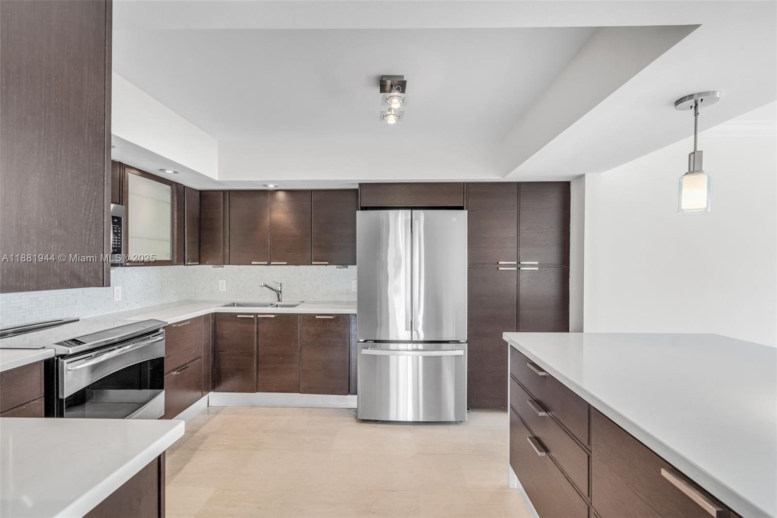 COMMODORE CLUB WEST CONDO - Residential