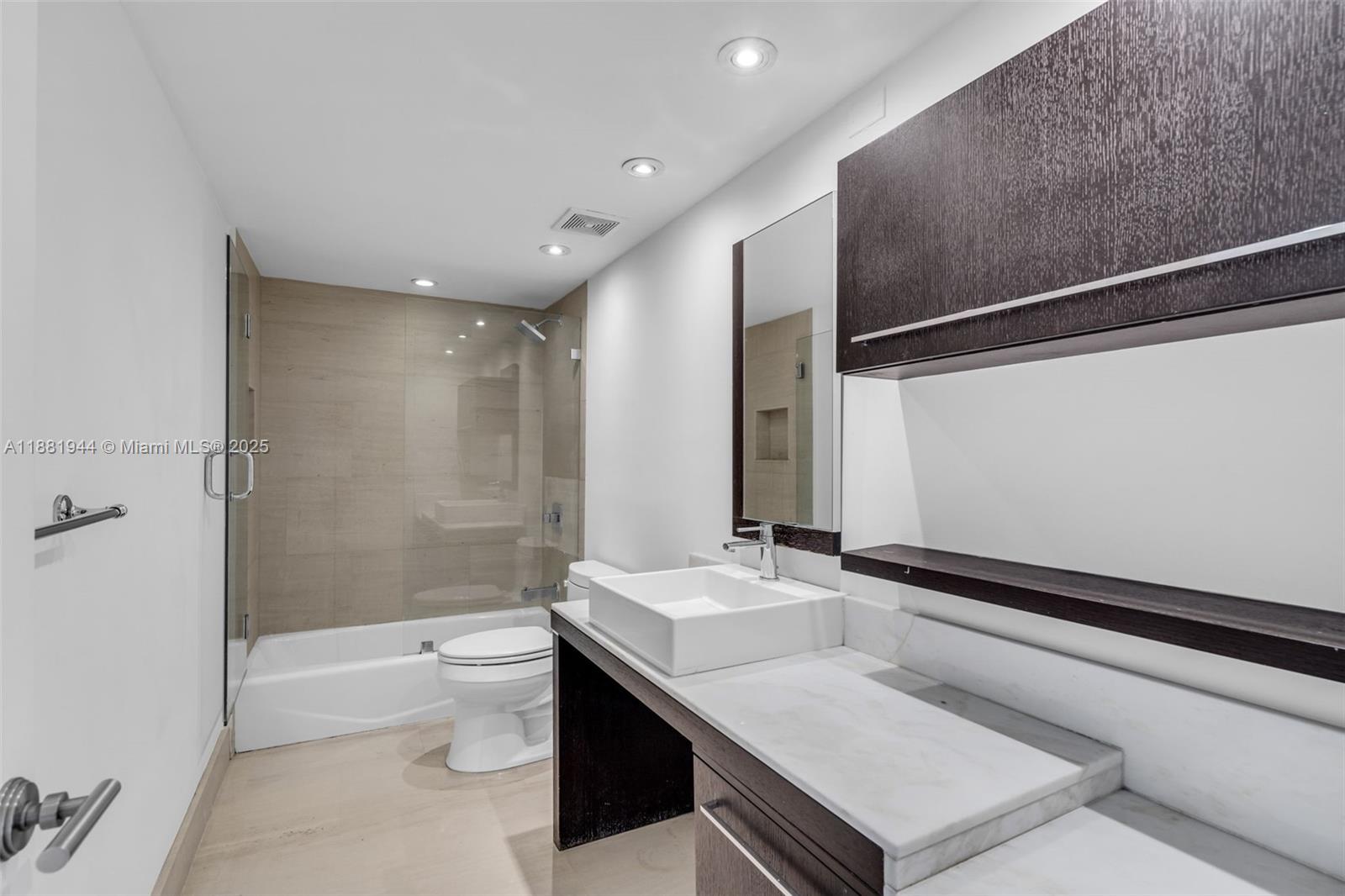 COMMODORE CLUB WEST CONDO - Residential
