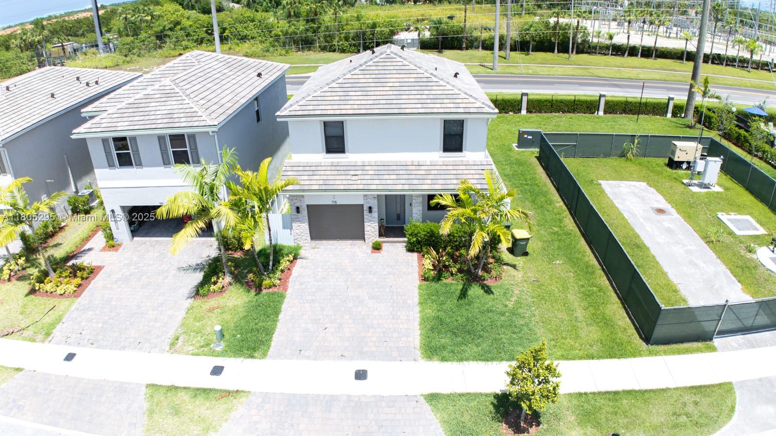 Rental Property at 715 Se 17th Ave, Homestead, Miami-Dade County, Florida - Bedrooms: 4 
Bathrooms: 3  - $4,200 MO.