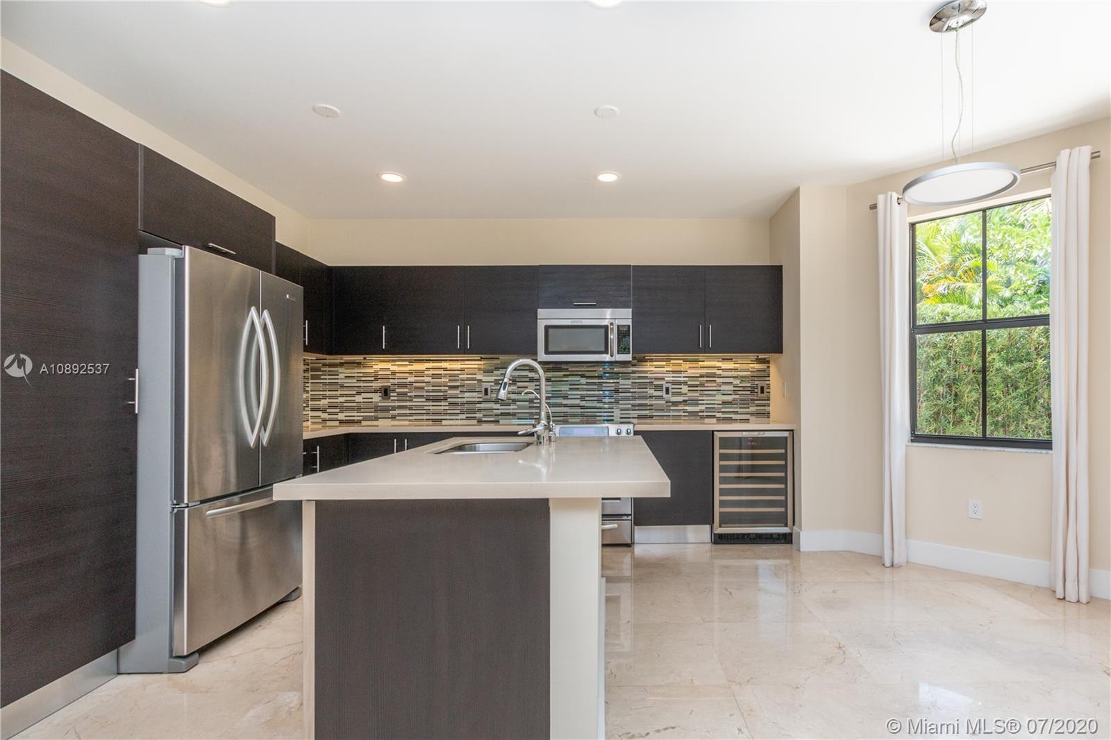 VINTAGE ESTATES - Residential
