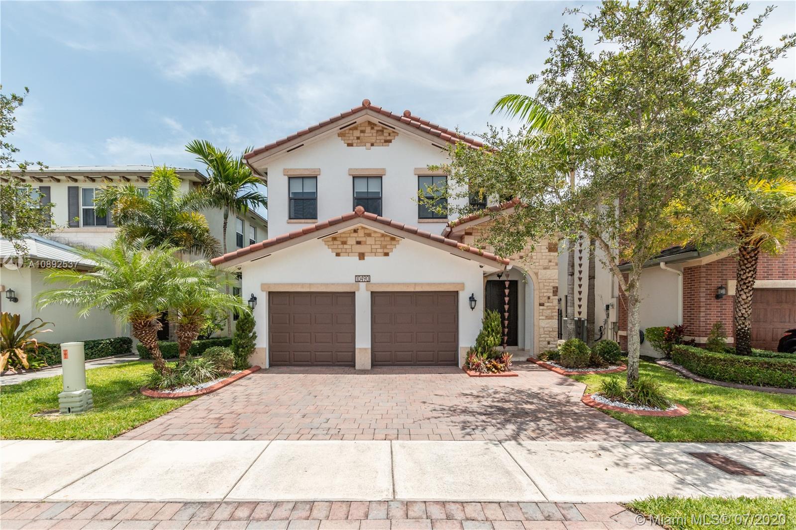 VINTAGE ESTATES - Residential