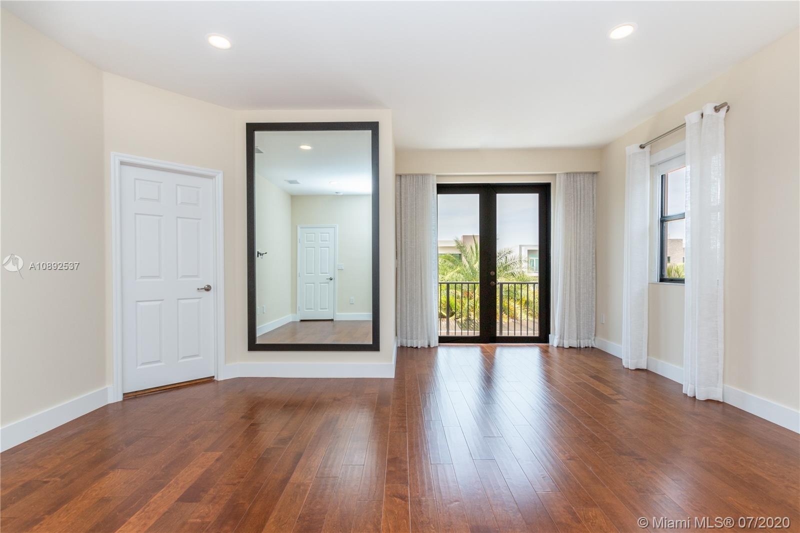 VINTAGE ESTATES - Residential