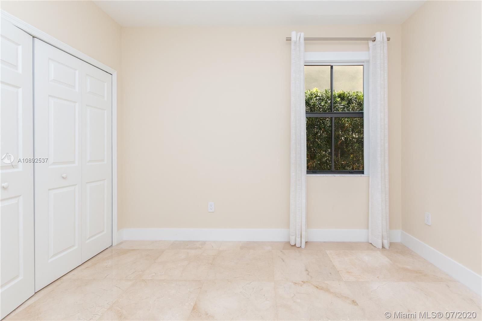 VINTAGE ESTATES - Residential