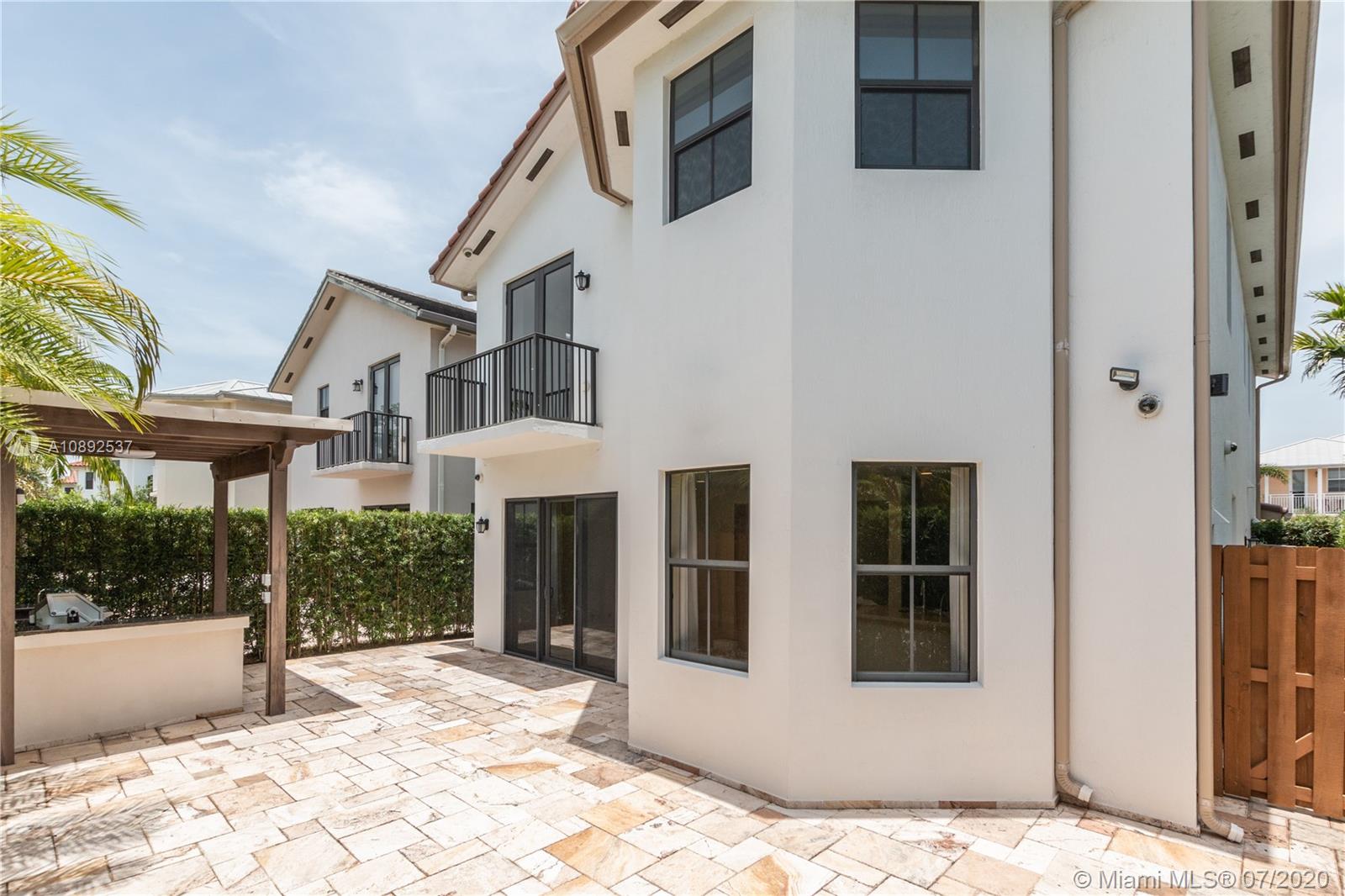 VINTAGE ESTATES - Residential