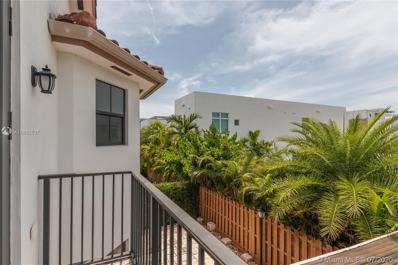 VINTAGE ESTATES - Residential
