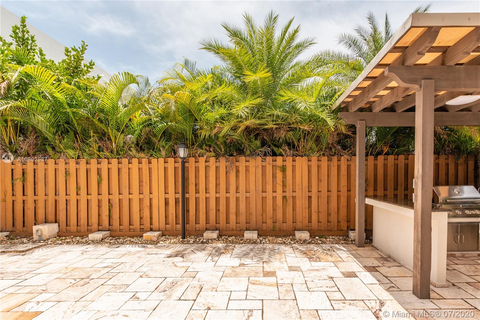 VINTAGE ESTATES - Residential