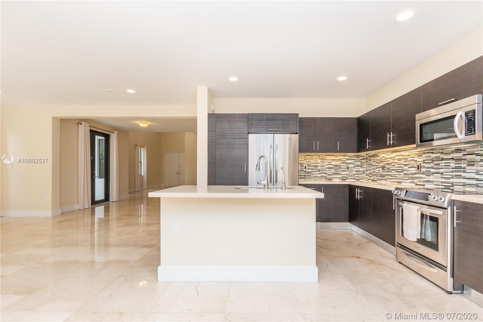 VINTAGE ESTATES - Residential