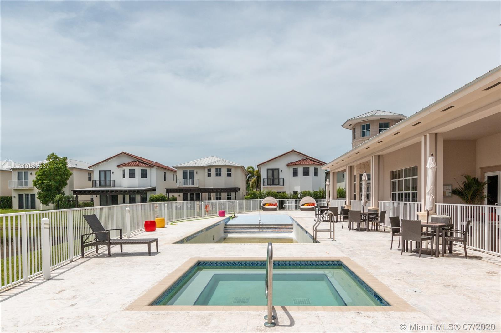 VINTAGE ESTATES - Residential