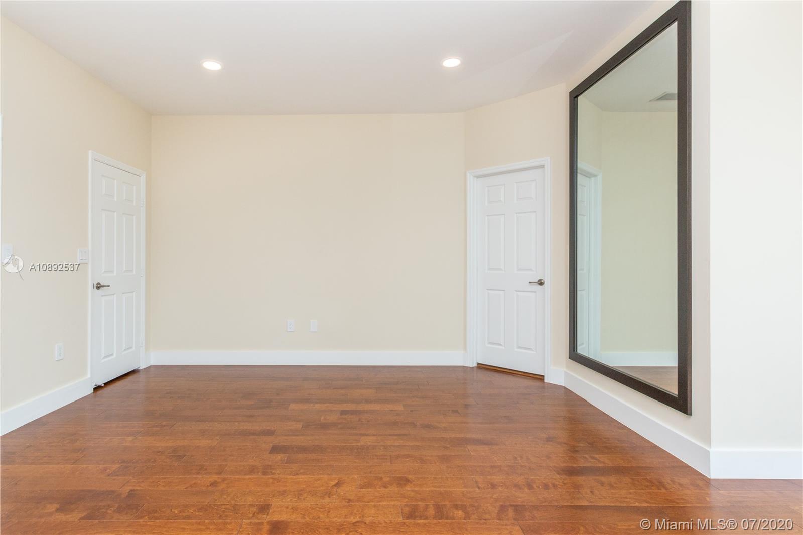 VINTAGE ESTATES - Residential